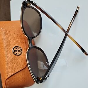 Tory Burch - Sunglasses & Case